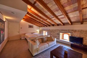 Postel nebo postele na pokoji v ubytování Ca' n Beia Suites - Adults Only + 37 fotografií
