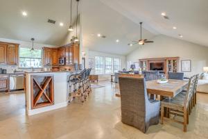 a kitchen and dining room with a table and chairs at Family-Friendly Alvarado Lake Home with Kayak, Canoe in Alvarado
