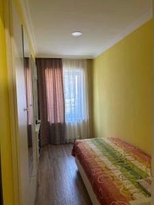 Cama ou camas em um quarto em Telavi