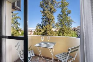 a balcony with a table and two wine glasses at Casa Pepe in Jerez de la Frontera