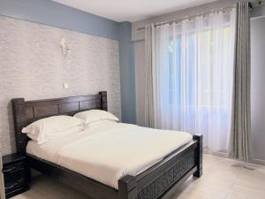 Ένα ή περισσότερα κρεβάτια σε δωμάτιο στο Mideya Gardens