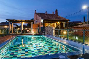 Bazén v ubytování Hotel Rural El Tejar de Miro nebo v jeho okolí