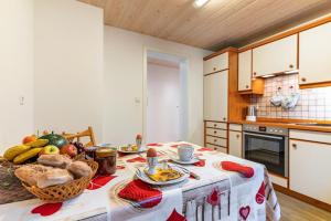Kuchyň nebo kuchyňský kout v ubytování Ferienwohnung Berghansenhof