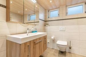 Koupelna v ubytování Ferienwohnung Berghansenhof + 15 fotografií