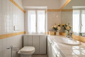 Bagno di Discesa a Mare-Villa Esclusiva Vista Caprera