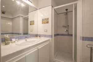 Bagno di Discesa a Mare-Villa Esclusiva Vista Caprera