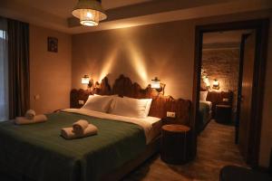 Letto o letti in una camera di Hotel Ushba in Mestia