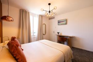 Postel nebo postele na pokoji v ubytování Hôtel Barnea