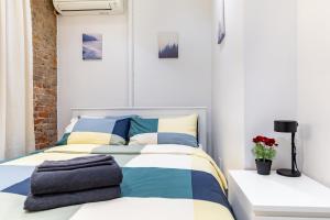 Uma cama ou camas num quarto em 2 Bedroom Luxury Unit in the Heart of Manhattan