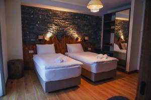 Letto o letti in una camera di Hotel Ushba in Mestia