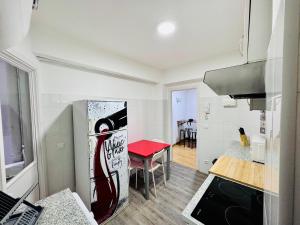 a kitchen with a refrigerator and a table in it at ¡VIVA VIGO! Tu escapada perfecta in Vigo