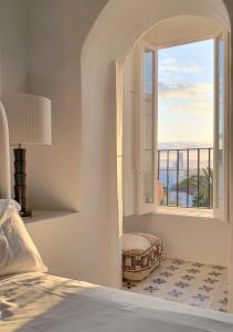 ベヘール・デ・ラ・フロンテーラにあるCanalejas 3 Vejerのベッドルーム1室(海の景色を望む窓付)