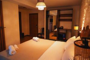 Letto o letti in una camera di Hotel Ushba in Mestia