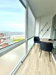 a room with a desk and a view of the ocean at Traumhafte Ferienwohnung - direkter Meerblick - 50m zum Strand in Cuxhaven Duhnen in 1A Lage im Haus Seehütte in Cuxhaven