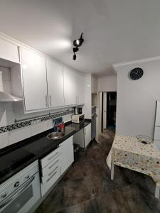 Virtuvė arba virtuvėlė apgyvendinimo įstaigoje Casa Cor de Rosa