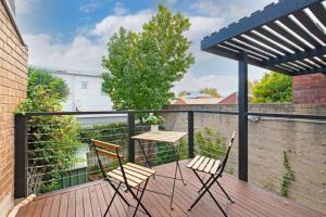 Μπαλκόνι ή βεράντα στο Character and Charm 3BR home with free wine