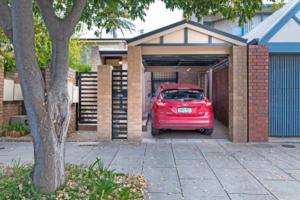 Φωτογραφία από το άλμπουμ του Character and Charm 3BR home with free wine στην Αδελαΐδα +25 φωτογραφίες