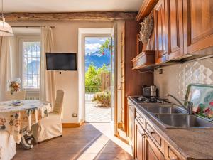 Dapur atau dapur kecil di Apartment Smeraldo by Interhome