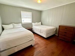 Ένα ή περισσότερα κρεβάτια σε δωμάτιο στο Cottage 15- Lees Ford Marina