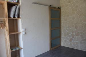 a room with a closet with a glass door at Gîte Chevannes in Fours