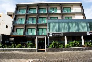 an external view of the aston club hotel at Beramar Hotel in Praia