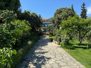 Vonkajšia záhrada v ubytovaní Paneon Apartments