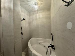 Ein Badezimmer in der Unterkunft Apartment Perlita