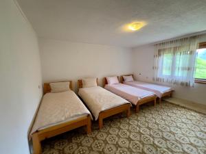 a room with two beds and a window at Nature Guesthouse Vuthaj in Vusanje