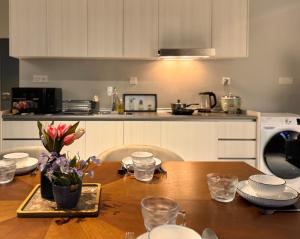 Kuchyňa alebo kuchynka v ubytovaní CUSH @ Jesselton Quay Seaview