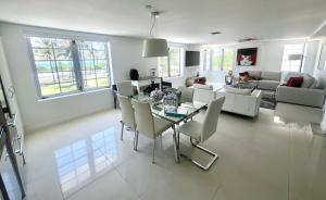 Afbeelding uit fotogalerij van WOW! Best Location! Best Unit! New Renovated South Beach Ocean Front in Miami Beach