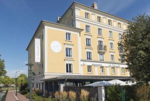 Gallery image of Plessis Parc Hôtel in Le Plessis-Robinson