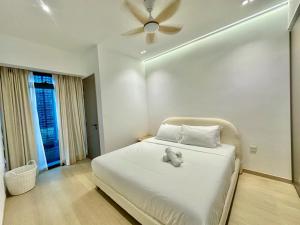 Foto Kuala Lumpuris asuva majutusasutuse 伊顿Eaton Residences 双子塔旁 无边银河泳池 五星民宿 坐揽无敌夜景 便捷行李寄存 galeriist