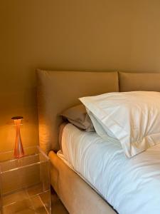 Postel nebo postele na pokoji v ubytování golden suites 2