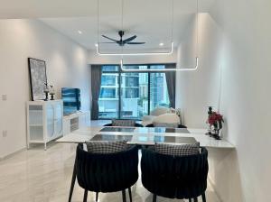 Foto Kuala Lumpuris asuva majutusasutuse 伊顿Eaton Residences 双子塔旁 无边银河泳池 五星民宿 坐揽无敌夜景 便捷行李寄存 galeriist