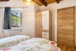 Postel nebo postele na pokoji v ubytování Stofnerhof Wohnung Neu