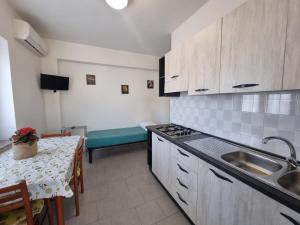 Kuchyň nebo kuchyňský kout v ubytování Villaggio Camping Lungomare