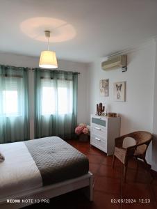 Un pat sau paturi într-o cameră la Balcony View Albufeira