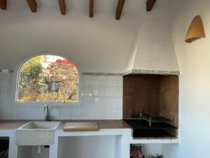 Kuchyňa alebo kuchynka v ubytovaní Villa Casa Dalí