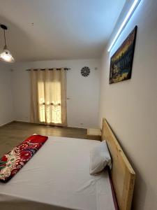 Ένα ή περισσότερα κρεβάτια σε δωμάτιο στο Chambre privée climatisée - Salle de bain intérieure & Cuisine équipée & Breakfast +4 φωτογραφίες