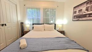 Легло или легла в стая в Cozy Home near Airport, BrightLine, Downtown & Beach