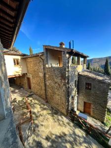 Palazzo del PeroにあるBorgo La Valleの建物の屋根からの眺め +36枚の写真