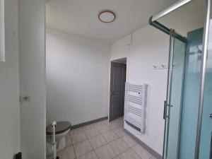 Kuchyň nebo kuchyňský kout v ubytování Le Tournesol, Appartement T1 bis
