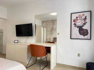 Telewizja i/lub zestaw kina domowego w obiekcie Apartments Marija Magdalena