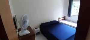 מיטה או מיטות בחדר ב-Casa do Deca Toledo - 500 metros do Centro Histórico