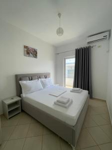 Postel nebo postele na pokoji v ubytování Joni Apartments
