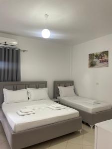 Postel nebo postele na pokoji v ubytování Joni Apartments