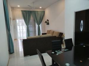 TV a/nebo společenská místnost v ubytování Malay Homestay di Meru, Klang