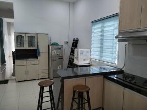 Kuchyň nebo kuchyňský kout v ubytování Malay Homestay di Meru, Klang