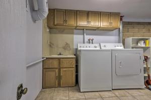 Η κουζίνα ή μικρή κουζίνα στο Private Sauna Cozy Incline Village Retreat! +17 φωτογραφίες