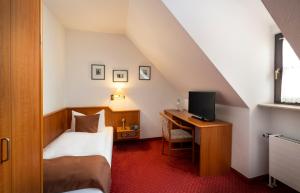 Postel nebo postele na pokoji v ubytování ARKADEN Hotel Kelkheim